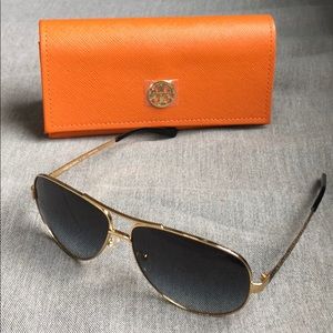 Tory Burch Aviator Sunglasses in Black